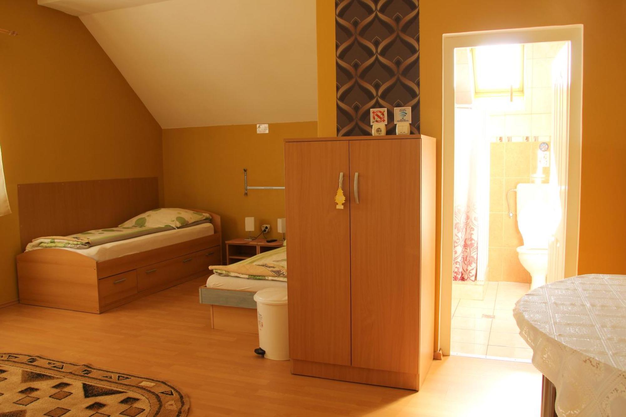 Szasz&Szasz Panzio Bed & Breakfast Gheorgheni  ภายนอก รูปภาพ